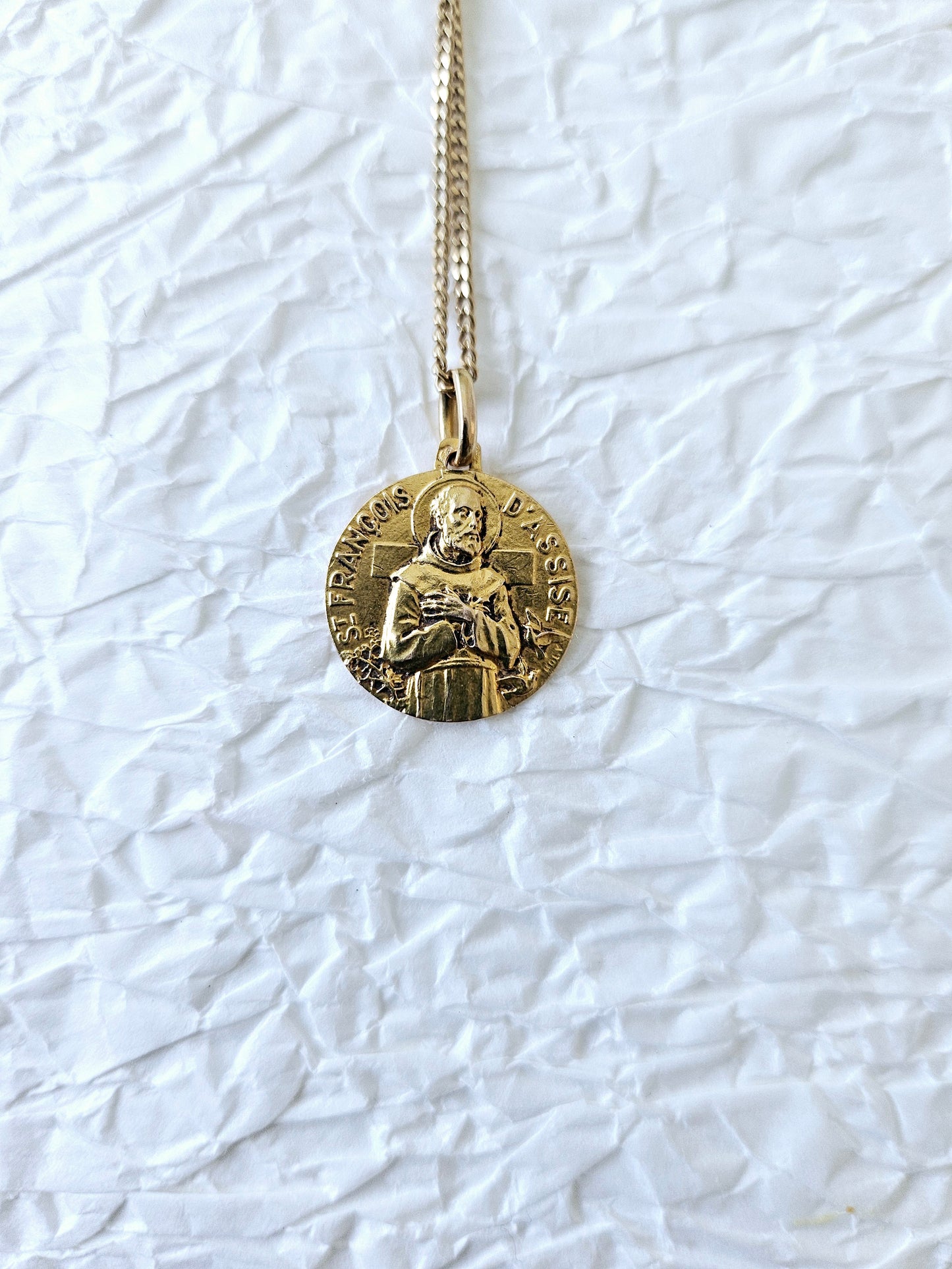 Médaille saint Francois d'assise en Or jaune 18 carats