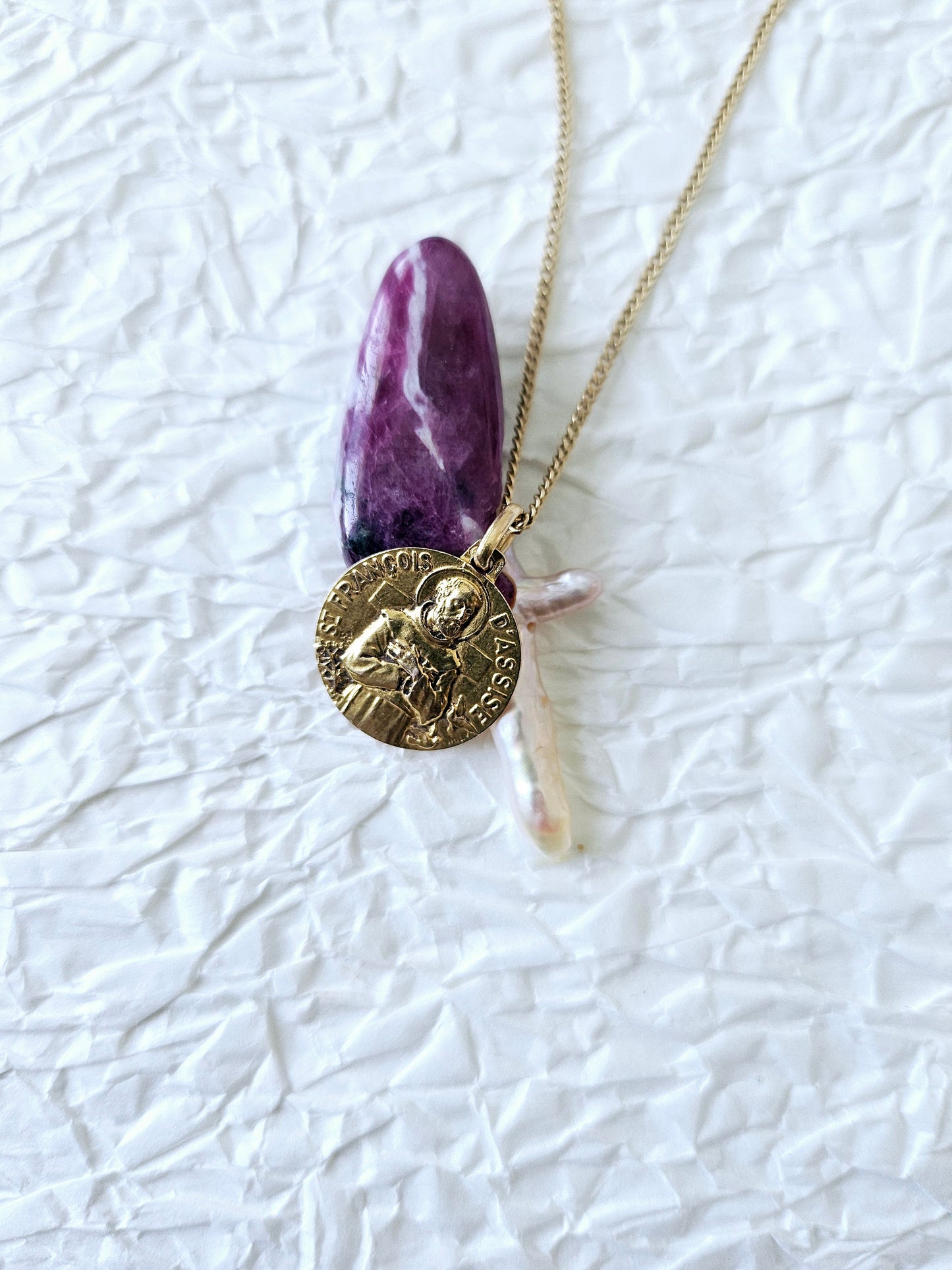 Médaille saint Francois d'assise en Or jaune 18 carats